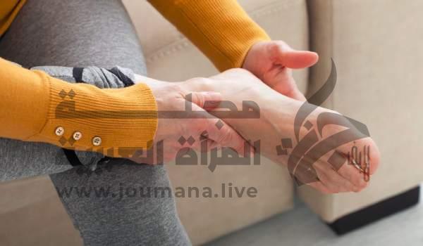 تنميل #القدم يجعلك تفقد القدرة على الإحساس الكامل بها ويسبب عدم التوازن، فما أسباب تنميل القدم؟ وكيف يمكن علاج هذا الشعور المزعج؟